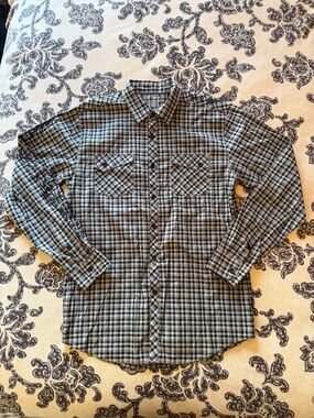Classic Men’s Black and Gray Plaid Button-Up Shirt
